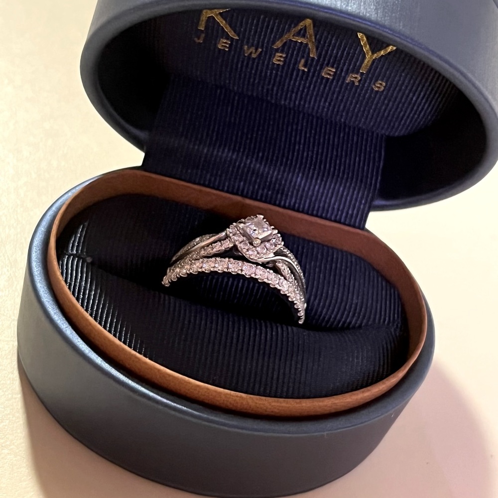 LEO BRIDAL DIAMOND ENGAGEMENT RING AND WEDDING BAND